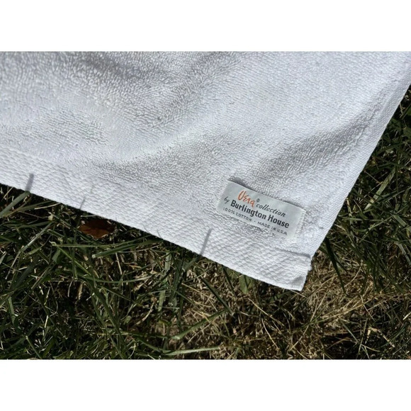 Vera Neumann Bath Towel Vintage Burlington Vera Floral Pink Purple Green Cute! - Picture 3 of 4